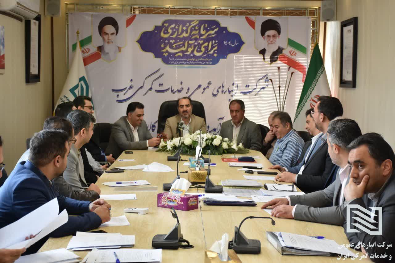 حضور مدیرعامل شرکت انبارهای عمومی در جلسه پیگیری تکالیف مجمع و دیدار صمیمانه با کارکنان شرکت انبارها...